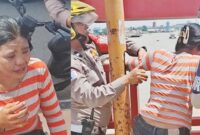 1764414355158-petugas-satlantas-polrestabes-palembang-selamatkan-irt-hendak-lompat-dari-jembatan-ampera-palembang-1764408837766_169