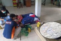 1764479124586-petugas-saat-melakukan-olah-tkp-penemuan-mayat-di-dalam-ruko-di-oku-selatan-1764472489192_169