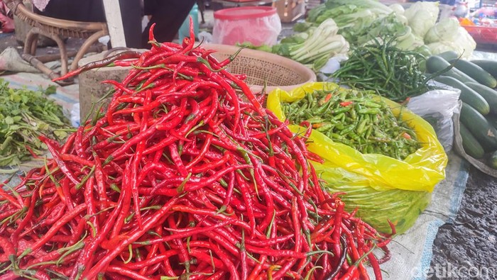 1764608793449-harga-cabai-naik-di-pasar-lubuklinggau_169