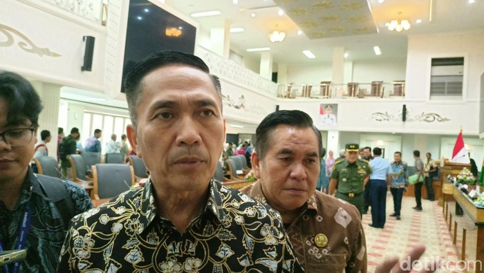 1764652012624-wali-kota-palembang-ratu-dewa-1747197617792_169