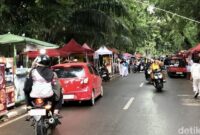 1764738388345-suasana-pedagang-di-jalan-gajah-mada-kambang-iwak-1764685399481_169