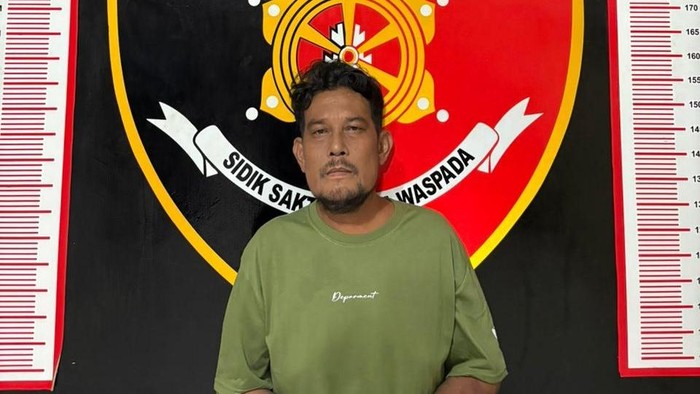 1764781621086-suhadi-yang-bacok-sepupunya-hingga-tewas-ditangkap-1764758520533_169