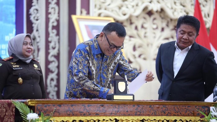 1764997582715-bupati-empat-lawang-joncik-muhammad-melakukan-tandatangan-nota-kesepahaman-antara-pemerintah-provinsi-sumatera-selatan-kejaksa-1764949765146_169