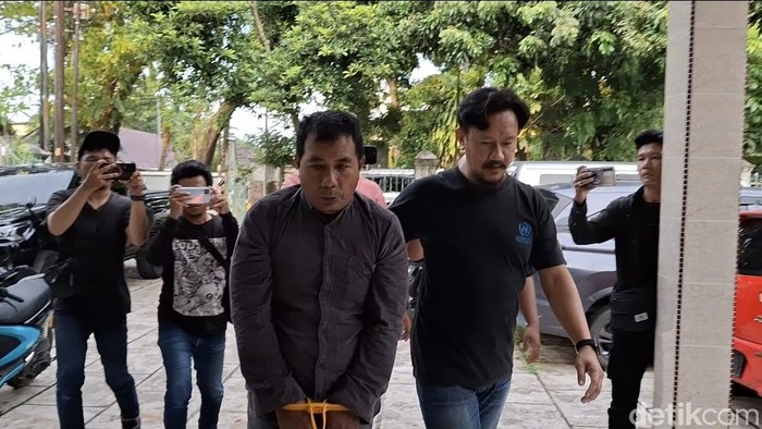 1765019150599-renaldi-pria-asal-sumbar-ditangkap-usai-gelapkan-motor-untuk-membeli-mahar-1765003911273_169