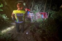 1765083932213-kecelakaan-mobil-wisata-di-sungai-penuh-jambi-1765081423496_169