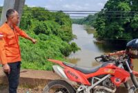 1765105578063-pihak-bpbd-musi-rawas-lakukan-pemantauan-di-sungai-muara-beliti-1765020145167_169