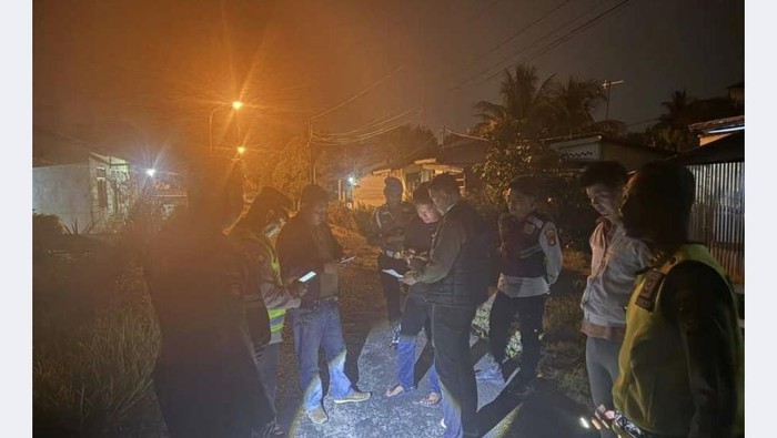 1765105580064-petugas-kepolisian-melakukan-olah-tkp-dan-memintai-keterangan-saksi-saksi-1765093243660_169