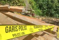 1765105581466-aktivitas-pembalakan-hutan-di-lampung-disegel-polisi-1765083054781_169