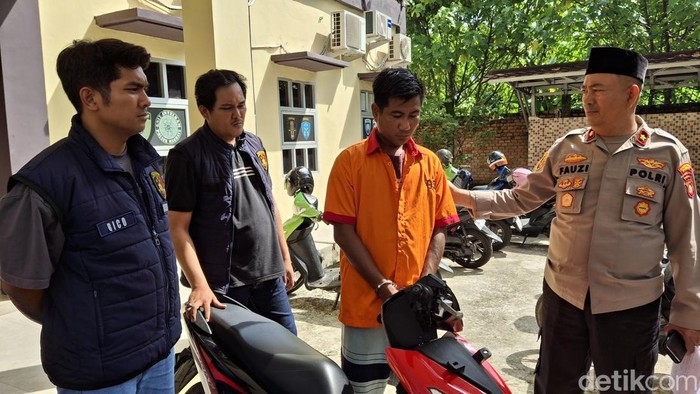 1765127142632-tampang-pelaku-saat-berhasil-diamankan-di-polsek-ilir-barat-ii-1765098375141_169