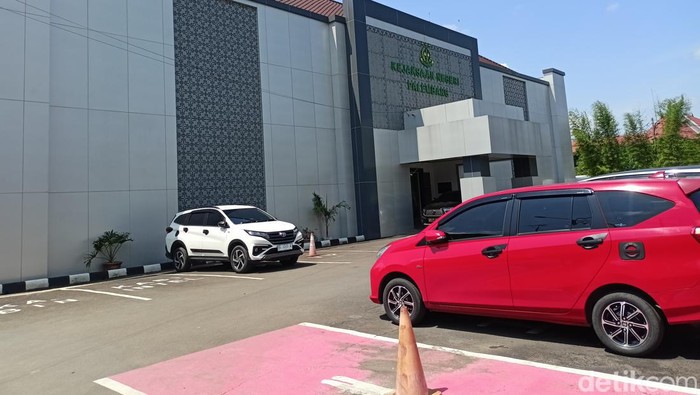 1765278367668-gedung-kejari-palembang_169