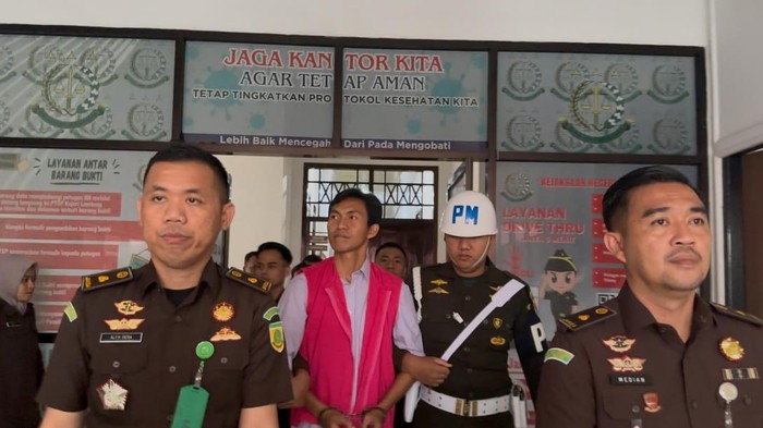 1765278381081-ray-direktur-perusahaan-rekanan-proyek-taman-kota-lampung-tengah-1765254591621_169