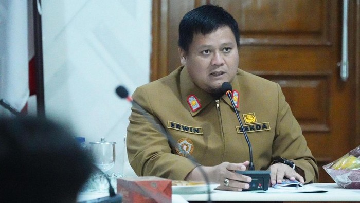 1765343167608-sekda-banyuasin-erwin-ibrahim-1755592587081_169