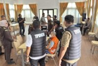 1765343184342-tiga-tersangka-perumda-tirta-hidayah-1765281754300_169