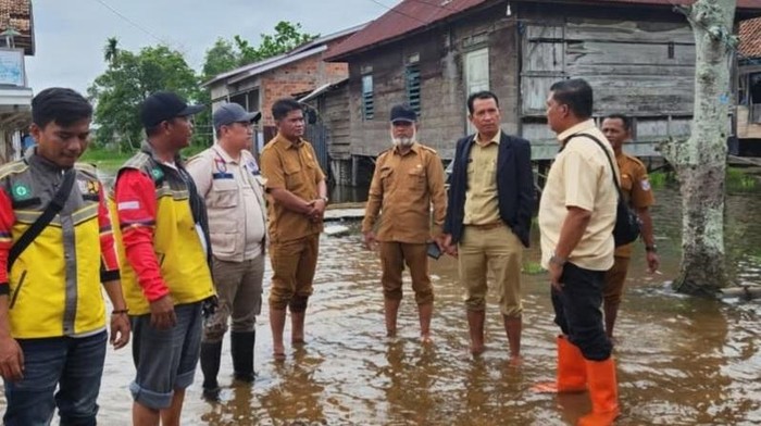 1765364762045-banjir-terjadi-di-wilayah-muara-padang-banyuasin-akibat-hujan-dan-air-sungai-pasang-1765343056623_169
