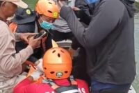 1765364762563-tim-saat-menemukan-jasad-bocah-4-tahun-yang-tewas-tenggelam-1765287996425_169