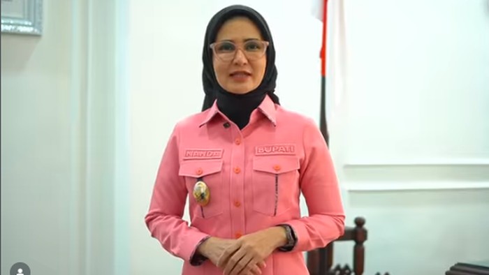 1765472758388-potret-nanda-indira-bupati-pesawaran-lampung-1765456041210_169