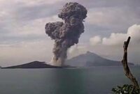 1765515947907-polda-banten-mengimbau-masyarakat-di-pesisir-untuk-mewaspadai-erupsi-gunung-anak-krakatau-gak-di-perairan-selat-sunda-dok-ist_169