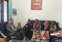 1765515951362-keluarga-korban-kasus-pembunuhan-di-muratara-bersama-kuasa-hukum-meminta-pendampingan-ky-1765455546228_169