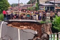 1765515951814-jembatan-muara-dua-di-prabumulih-ambruk-1765457862800_169