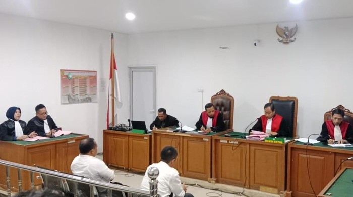 1765537570379-sidang-vonis-pelaksana-tugas-plt-kepala-disperindag-pali-brisvo-diansyah-1765514351938_169