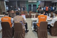 1765537574569-pelimpahan-berkas-kasus-korupsi-perbankan-di-bengkulu-1765509259847_169