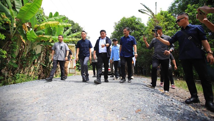 1765602338649-gubernur-sumsel-saat-berkunjung-ke-oki-1765538641321_169