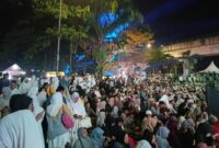 1765602345549-ribuan-masyarakat-palembang-bersholawat-di-bundaran-jakabaring-palembang-1765546236231_169