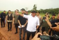 1765602346530-gibernur-sumsel-herman-deru-tinjau-jalan-di-oki-1765548627479_169