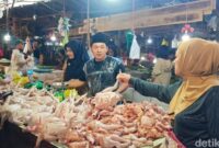 1765645543910-hrga-ayam-potong-di-palembang-tembus-rp-40-ribukg-1765618003172_169