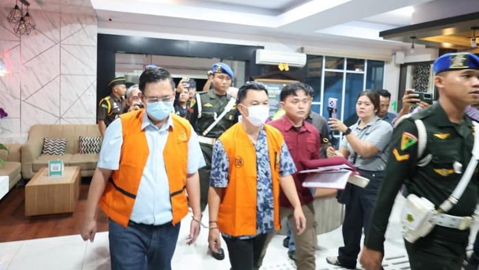 1765688734086-tersangka-tambang-di-bengkulu-1765631899913_169