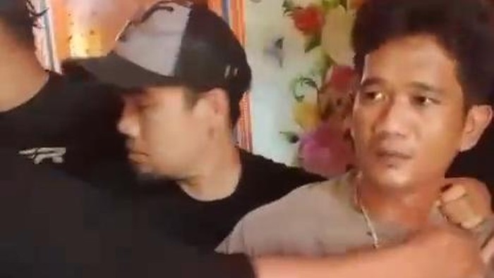 1765710364575-pelaku-utama-penusuk-sopir-truk-asal-lampung-hingga-tewas-di-palembang-ditangkap-1765692066142_169