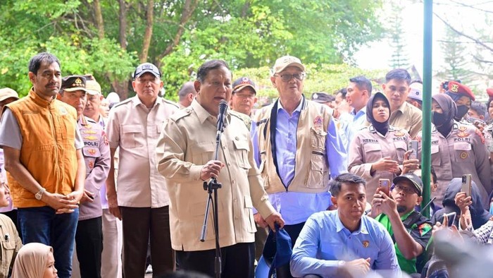 1765731957613-presiden-prabowo-meninjau-lokasi-banjir-di-aceh-tamian-aceh-tengah-bener-meriah-jumat-12122025-1765551864030_169