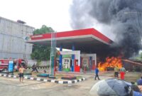 1765731960220-mobil-sedang-melansir-bbm-terbakar-di-spbu-bungo-jambi-1765713775201_169