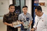 1765818424735-polisi-mengamankan-ikan-cupang-yang-digunakan-pasutri-untuk-menggelar-judi-online-lewat-medsos-1765790409131_169