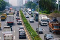 1765861586847-urai-macet-angkutan-barang-dibatasi-saat-libur-nataru-1765162881085_169