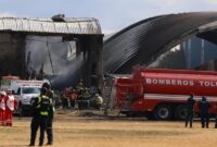 1765904768769-situasi-di-kawasan-industri-san-mateo-atenco-di-meksiko-setelah-sebuah-jet-pribadi-jatuh-dan-terbakar-hebat-1765882218373_169