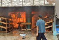 1765904773268-8-kios-di-kota-palembang-ludea-terbakar-peristiwa-terjadi-diduga-akibat-kebocoran-tabung-gas-1765878143932_169