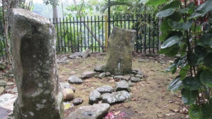 1765947994867-salah-satu-menhir-berpasangan-di-situs-purbakala-ulak-lebar-1765815509288_169