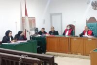1766012705799-sidang-vonis-pembunuhan-dengan-terdakwa-ayah-dan-anak-dilarikan-secara-daring-di-pn-palembang-1765996838576_169