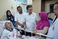 1766012706739-menkes-saat-meninjau-rsud-m-yunus-bengkulu-1765995406862_169