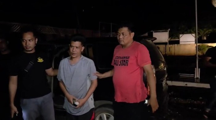 1766034401511-pelaku-pelemparan-batu-sopir-batu-bara-hingga-tewas-di-jambi-diamankan-polisi-1765979949491_169