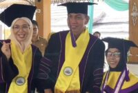 1766077580599-bupati-batang-hari-usai-memimpin-wisuda-para-lansia-1766041465322_169