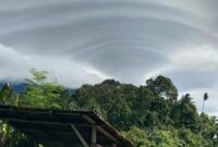 1766077586336-awan-lenticularis-muncul-di-gunung-tanggamus-lampung-1766056094495_169