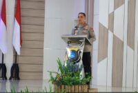 1766077589022-kapolda-babel-irjen-viktor-t-sihombing-di-rakor-lintas-sektoral-pengamanan-natal-2025-dan-tahun-baru-2026-nataru-1766054059133_169