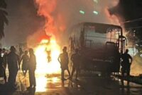 1766207162326-satu-unit-bus-terbakar-di-depan-polres-muratara-1766196149949_169