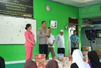 1766228761639-kapolda-babel-irjen-viktor-t-sihombing-menyambangi-sejumlah-panti-jompo-dan-panti-asuhan-1766198324434_169