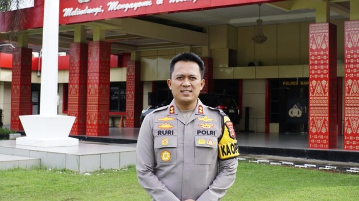 1766228763115-kapolres-banyuasin-akbp-ruri-prastowo-1765443242992_169