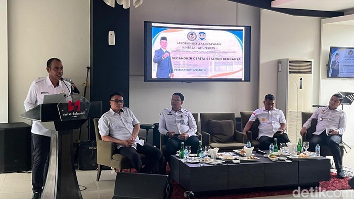 1766487966334-kepala-kanwil-ditjen-imigrasi-jambi-memaparkan-refleksi-akhir-tahun-2025-1766411649248_169