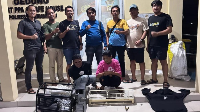 1766984808559-pasutri-di-prabumulih-yang-bobol-gudang-puskesmas-saat-ditangkap-polisi-1766904325582_169