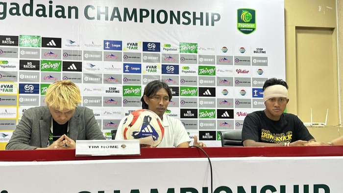 1767546328462-pelatih-sriwijaya-fc-budi-sudarsono-tengah-1767533453825_169